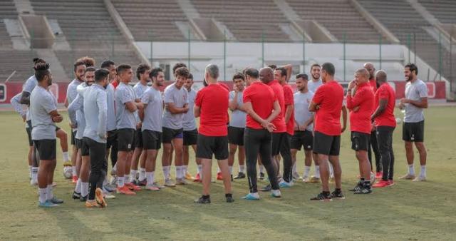 قبل موقعة الوداد.. تعرف على تفاصيل الجلسة السرية بين موسيماني وساحر الأهلى