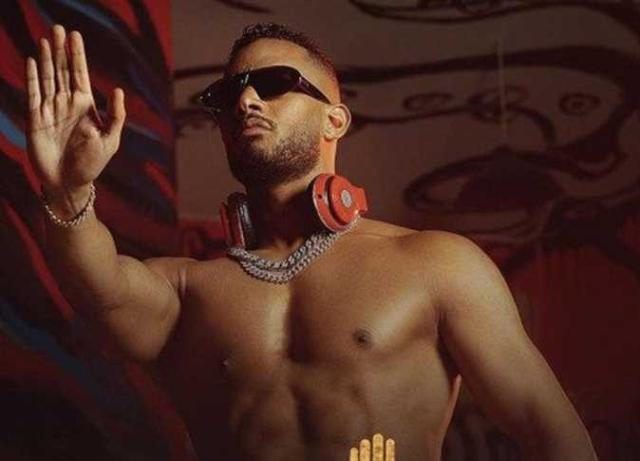 محمد رمضان يشعل خطوبة ابنة مدحت العدل بـ ”وصلة رقص” جريئة