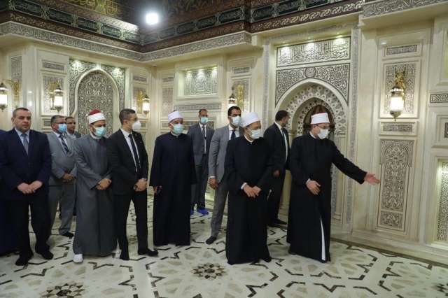 الإمام الأكبر خلال الجولة