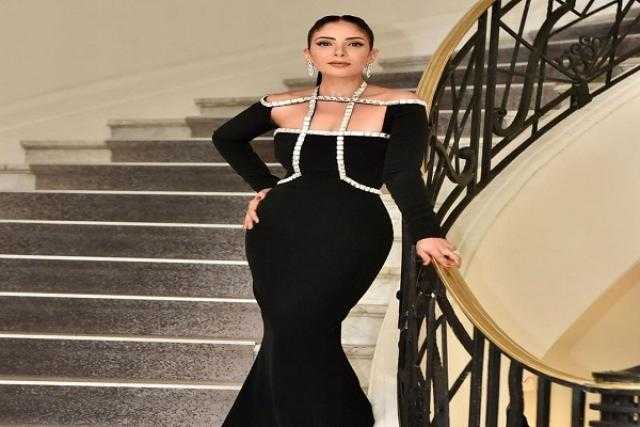 لن تتخيل.. سعر فستان منى زكي المثير للجدل في ختام مهرجان كان السينمائي