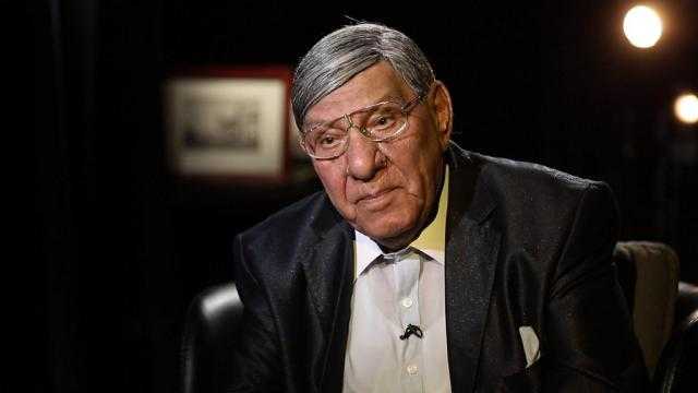 مفيد فوزي يكشف تطورات حالته الصحية - فيديو