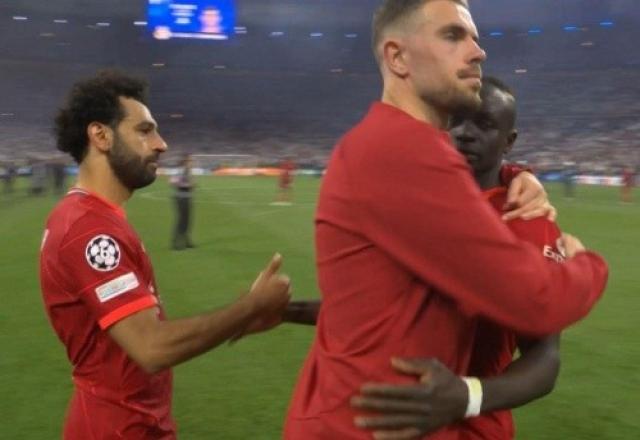 فيديو.. شاهد بكاء محمد صلاح عقب الهزيمة بنهائي دوري أبطال أوروبا