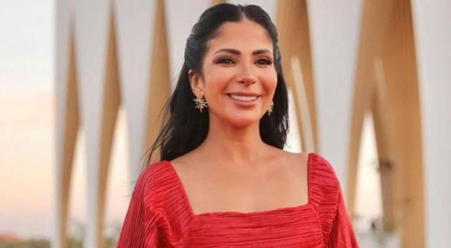 منى زكي تنتهي من الجواهرجي