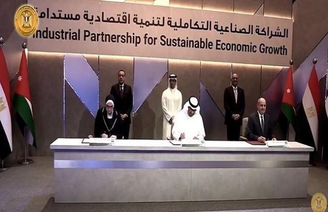 لحظة توقيع مصر والإمارات والأردن على مبادرة ”الشراكة الصناعية” - «فيديو»