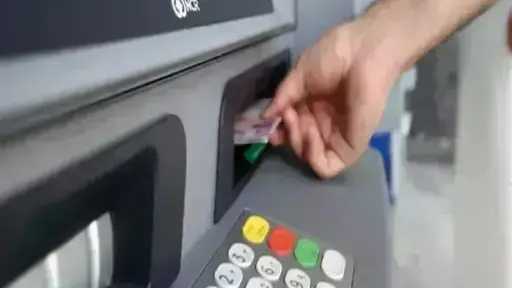 تصل لـ150 جنيه.. تفاصيل رسوم السحب النقدي من داخل فروع البنوك