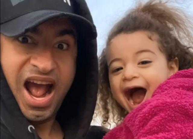 شاهد | علي ربيع يحتفل بعيد ميلاد ابنته وهذه رسالته لها