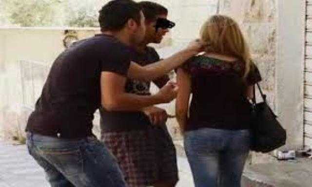 شابين إفريقيين يتحرشان بدكتورة جامعة في 6 أكتوبر.. النيابة تطلب التحريات