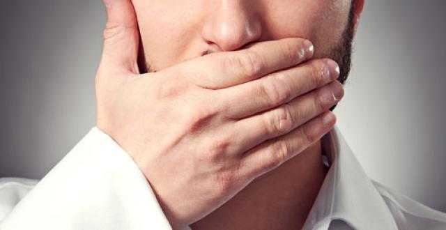 منها ”إمساك اللسان”.. أفعال تُنجي صاحبها من الأذى