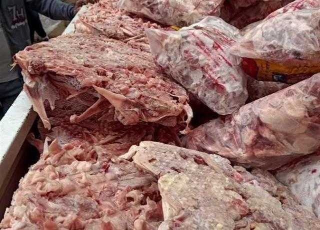 ضبط 4 أطنان مواد غذائية ولحوم فاسدة في حملات تموينية بالمنوفية