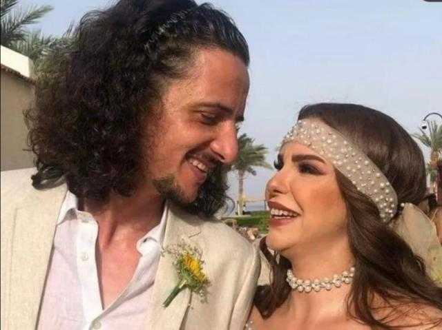 فيفي عبده تهنئ دنيا عبد العزيز بمناسبة زفافها - «صور»