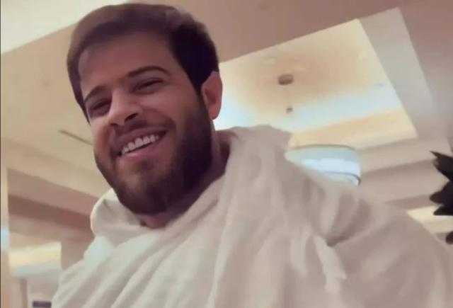 شاهد | أدهم نابلسي في طريقه لأداء مناسك العمرة