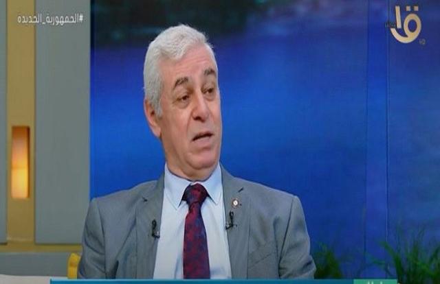 هل التدخين الإلكتروني آمن عن الوسائل الأخرى؟.. طبيب يوضح «فيديو»