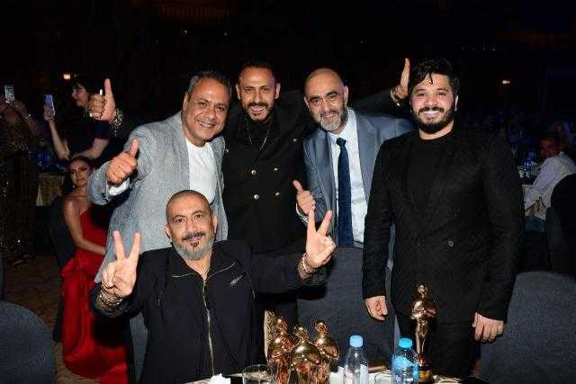 بالعكاز .. شاهد آخر ظهور للمنتج نصر محروس «فيديو»