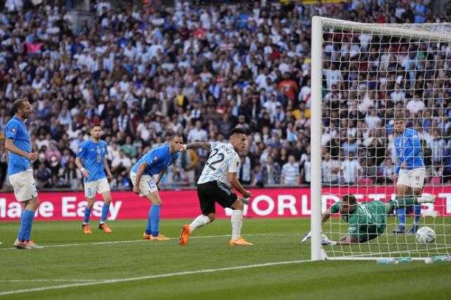 الأرجنتين تتوج بكأس فيناليسيما بعد الفوز على إيطاليا