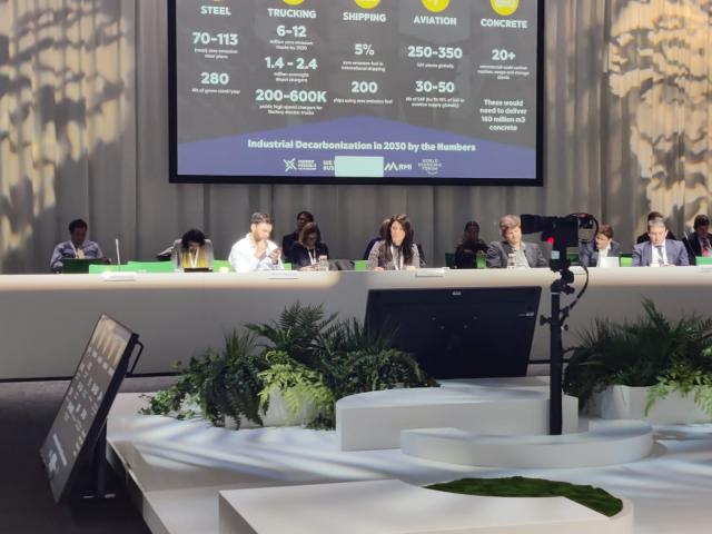 وزيرة التعاون الدولي تُشارك في حلقة نقاشية حول ”تمويل تحول الصناعة”