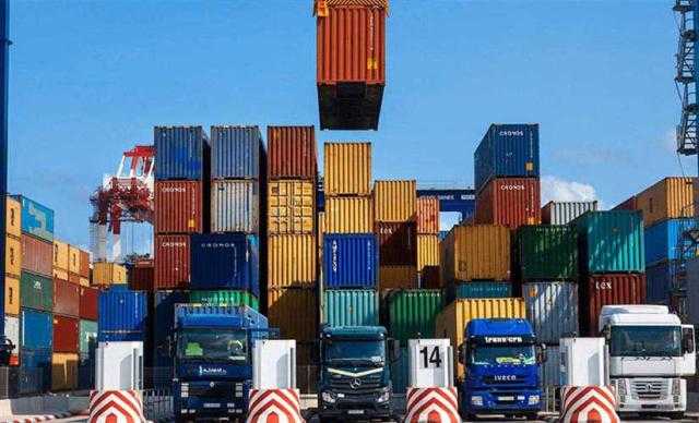 مفاجأة بأسعار السلع المستورة بعد رفع سعر الدولار الجمركي - فيديو