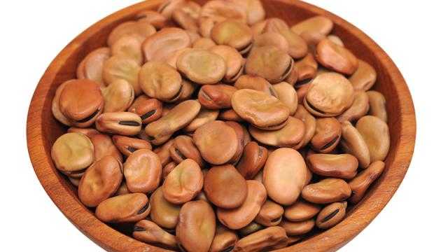 سعر الفول اليوم الجمعة للمستهلك.. «الأكلة الشعبية وصلت لكام»