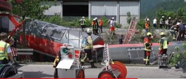 قتلى ومصابين.. خروج قطار عن القضبان في ألمانيا.. فيديو