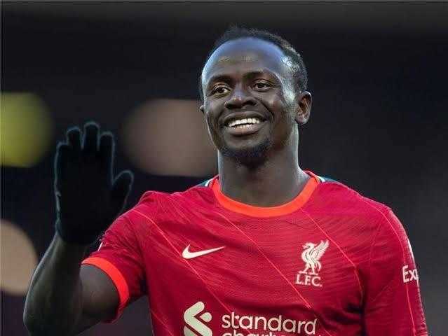 ساديو ماني يصدم جمهور ليفربول برد ساخر