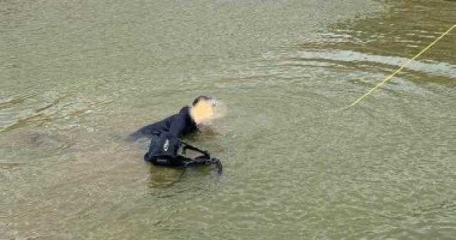 انتشال جثة طفل غريق  بمياه بحر فاقوس فى الشرقية