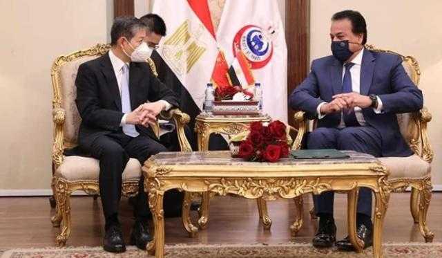 القائم بأعمال «الصحة» يكشف تفاصيل الاتفاق مع الصين بشأن اللقاحات.. فيديو