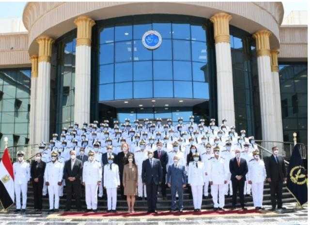 دورات تدريبية في فحص وثائق السفر وكشف التزوير بأكاديمية الشرطة