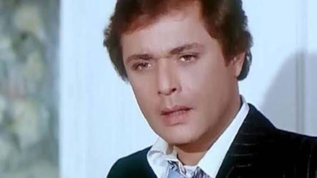 وصية غريبة للفنان محمود عبد العزيز قبل رحيله.. تعرف عليها