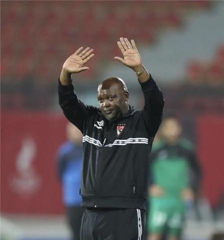 «زلزال أفريقيا يهز الأهلي».. موسيماني يطرد ثنائيا محترفا خارج الفريق