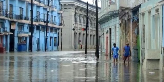 قتلى ومفقودون.. فيضانات تغمر شوارع عاصمة كوبا «فيديو»