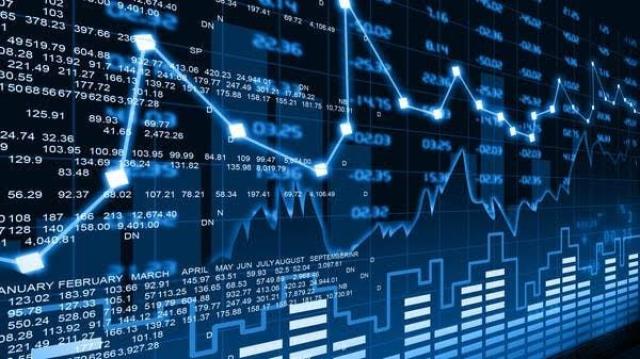 هل تنتهي الأزمة الاقتصادية العالمية قريبًا؟.. خبير يُجيب - «فيديو»