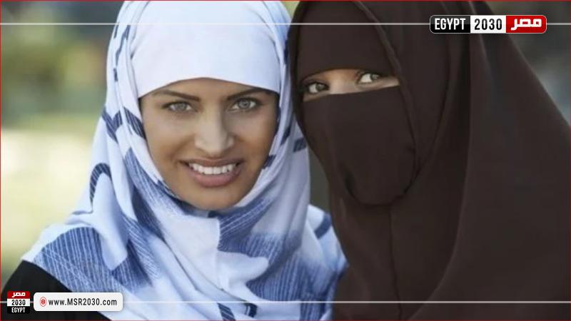 فتاتان (تعبيرية)