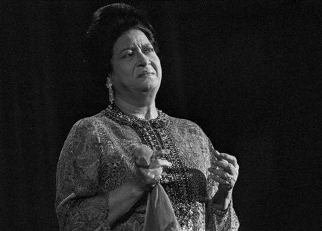 تعليق ناري من مدحت العدل بعد تطاول أحد الشعراء على أم كلثوم  «فيديو»