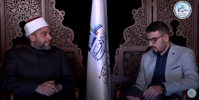 الإفتاء توضح حكم التصدق بفوائد البنك للفقراء - «فيديو»