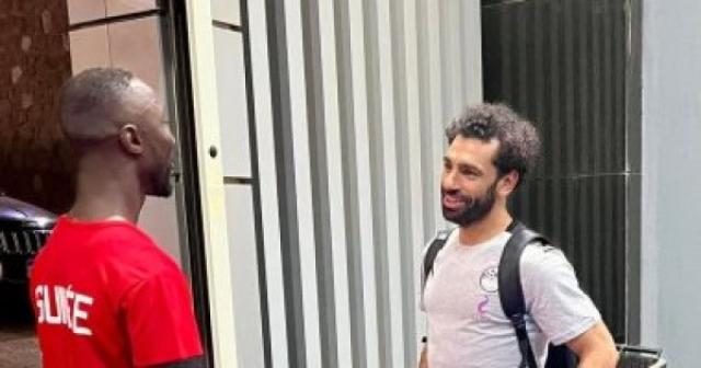 شاهد.. محمد صلاح يلتقي كيتا قبل مواجهة مصر وغينيا بتصفيات أمم أفريقيا