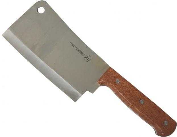 مسجل يعتدي على أحد الأشخاص بساطور بسوهاج