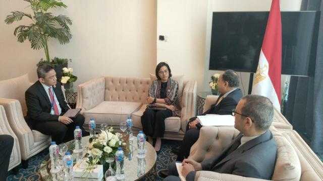 وزير المالية يبحث زيادة الاستثمارات الإندونيسية المشتركة