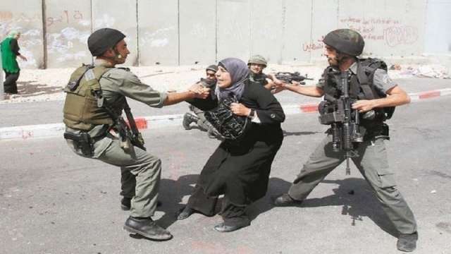 قوات الاحتلال تعتقل فلسطينيتين بعد خروجهما من المسجد الأقصى