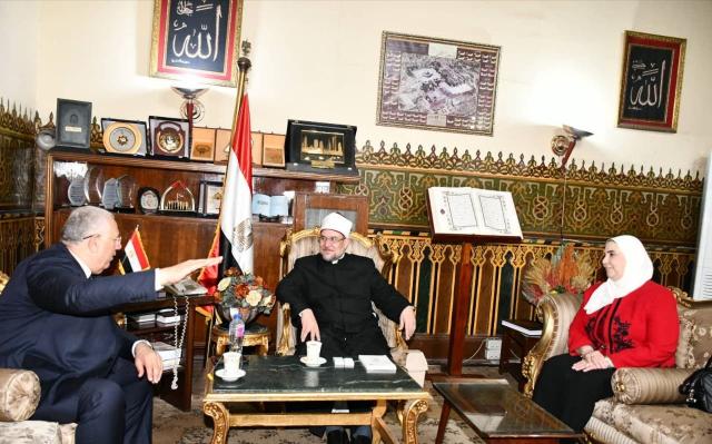 وزير الأوقاف ووزير الزراعة ووزيرة التضامن 