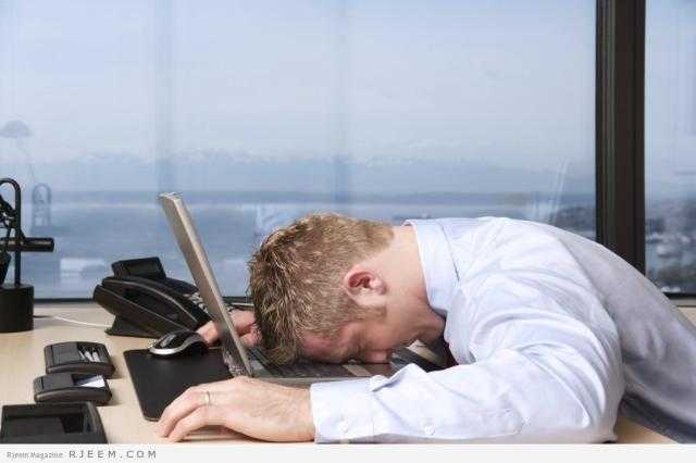 لما يُصاب الشباب بالكسل والخمول؟ «فيديو»