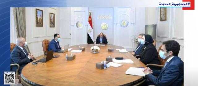 الرئيس يجتمع بمدبولي وعدد من الوزراء