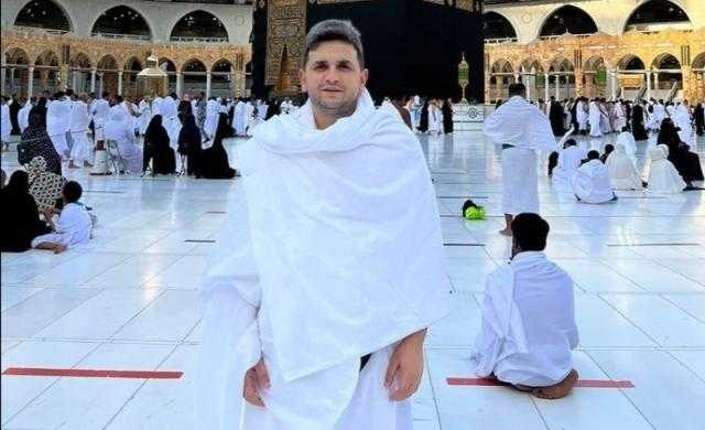 مصطفى خاطر في الأراضي المقدسة لأداء مناسك العمرة «صور»