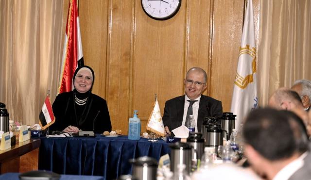 وزيرة الصناعة