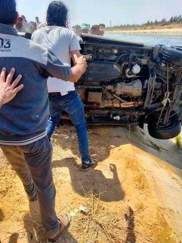مصرع وإصابة 12 في انقلاب سيارة بترعة بالبحيرة
