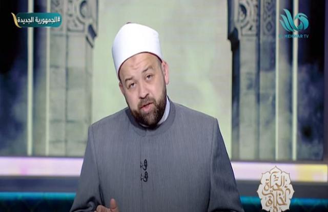 داعية إسلامي يوضح حكم الصلاة في الأضرحة «فيديو»