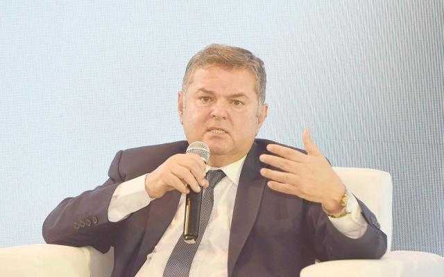 وزير قطاع الأعمال يكشف تفاصيل طرح أسهم فريق غزل المحلة للبورصة «فيديو»