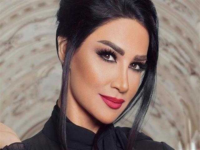 ديانا حداد تثير ضجة بظهورها من الكعبة.. ومدير أعمالها يُفجر مفاجأة