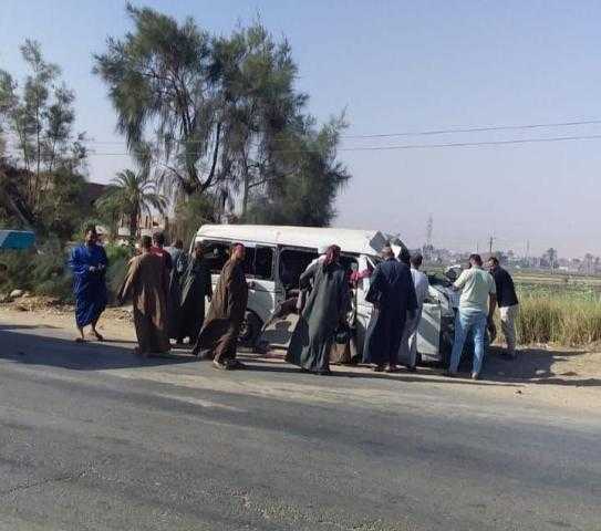 مصرع وإصابة 13 شخصًا في حادث انقلاب ميكروباص بأسيوط