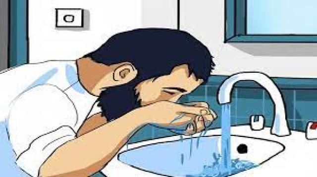 هل تجب المضمضة بعد الأكل حال كنت متوضئًا؟