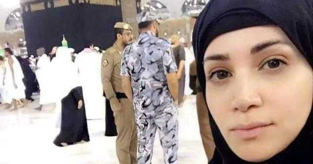 ديانا حداد بالحجاب أمام الكعبة ومدير أعمالها يفجر مفاجأة: «أسلمت منذ سنوات»