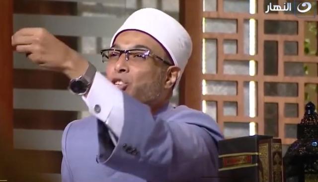 الشيخ محمد أبو بكر يكشف حُكم البكاء في الصلاة - فيديو